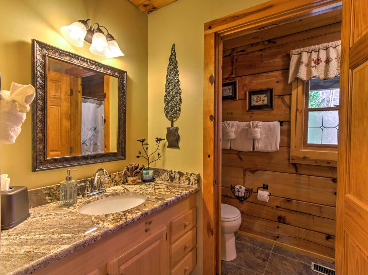 Cozy Nest Gatlinburg Cabin With Porch And Jacuzzi! Villa Exterior photo