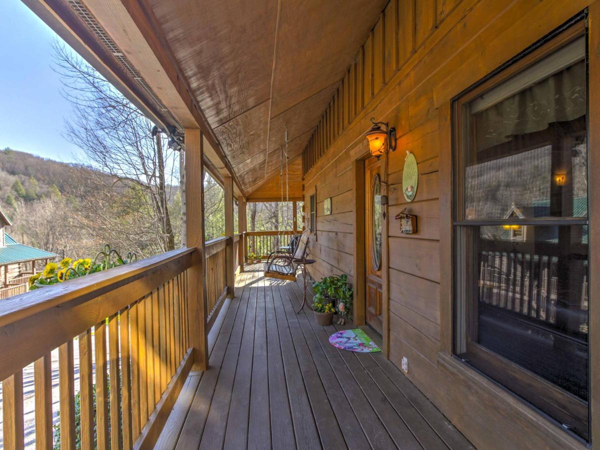 Cozy Nest Gatlinburg Cabin With Porch And Jacuzzi! Villa Exterior photo