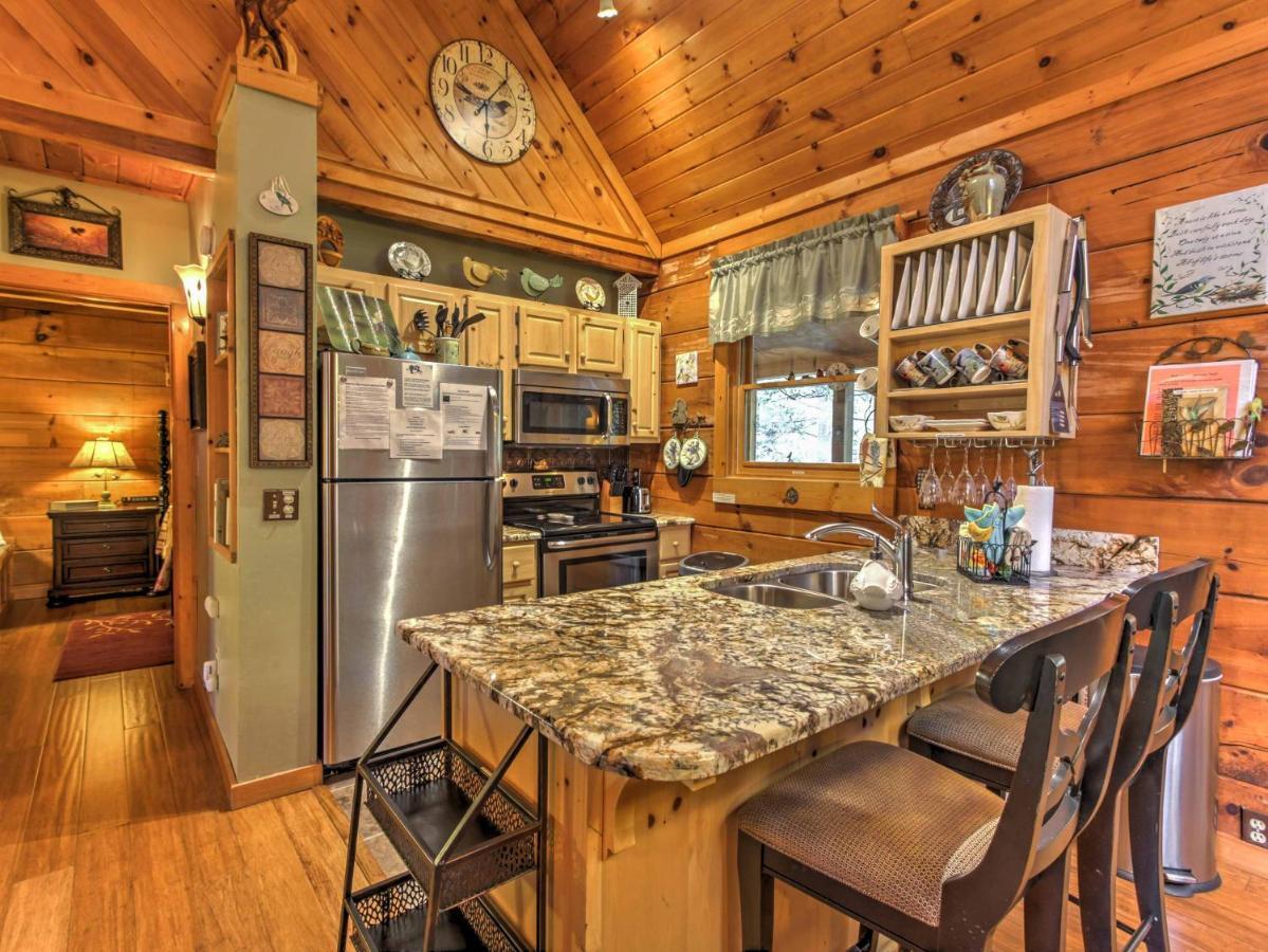 Cozy Nest Gatlinburg Cabin With Porch And Jacuzzi! Villa Exterior photo