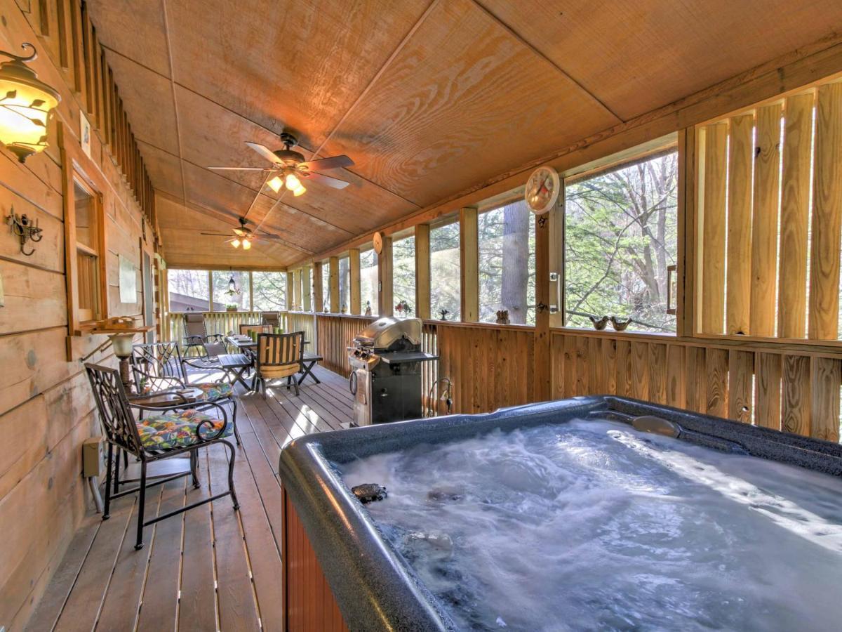 Cozy Nest Gatlinburg Cabin With Porch And Jacuzzi! Villa Exterior photo