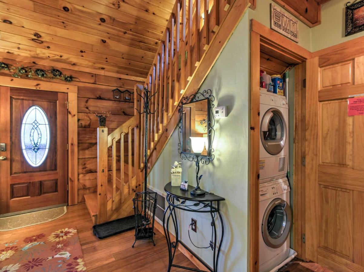 Cozy Nest Gatlinburg Cabin With Porch And Jacuzzi! Villa Exterior photo