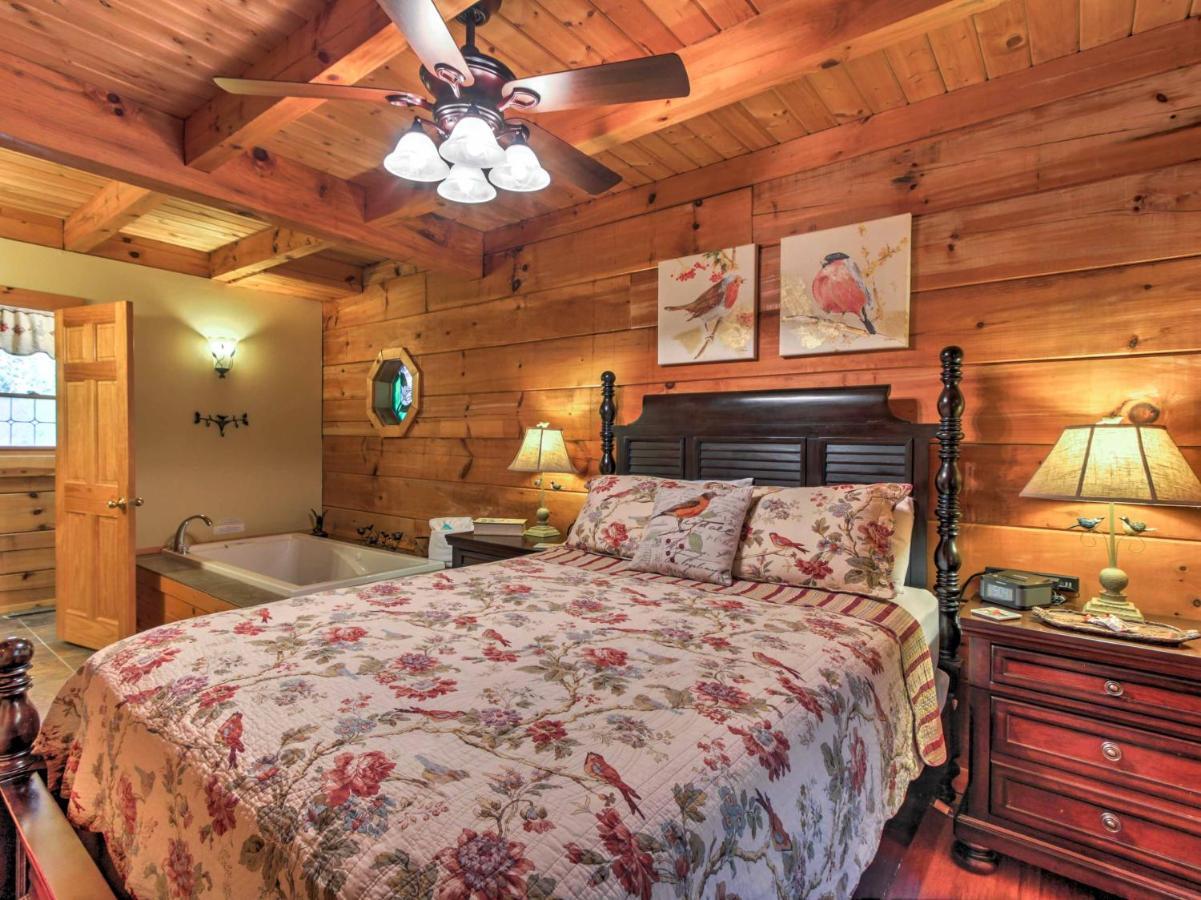 Cozy Nest Gatlinburg Cabin With Porch And Jacuzzi! Villa Exterior photo
