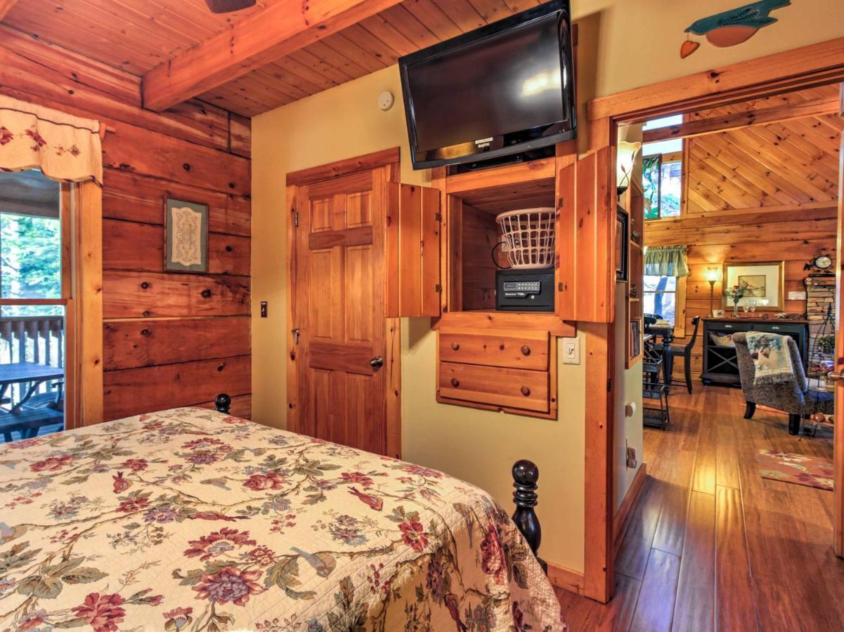 Cozy Nest Gatlinburg Cabin With Porch And Jacuzzi! Villa Exterior photo