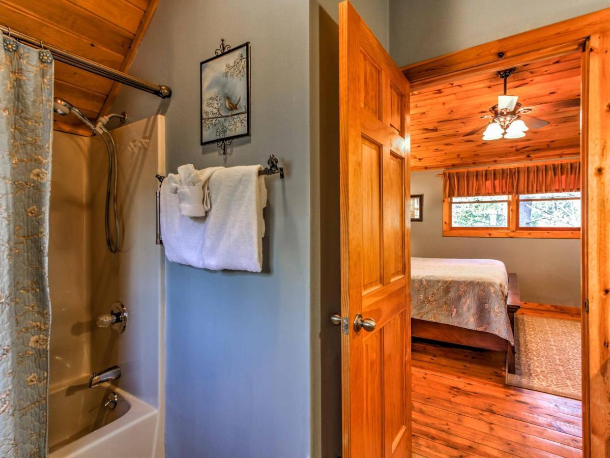 Cozy Nest Gatlinburg Cabin With Porch And Jacuzzi! Villa Exterior photo