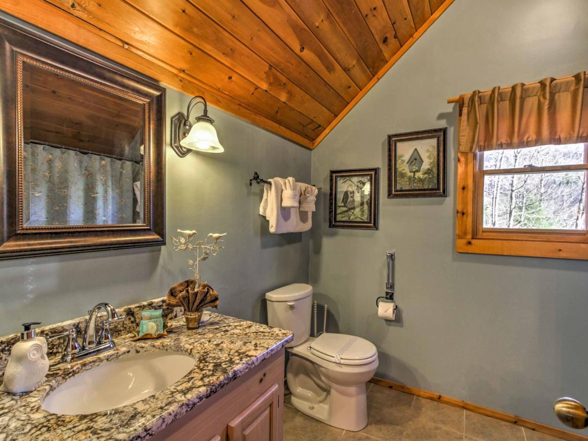 Cozy Nest Gatlinburg Cabin With Porch And Jacuzzi! Villa Exterior photo